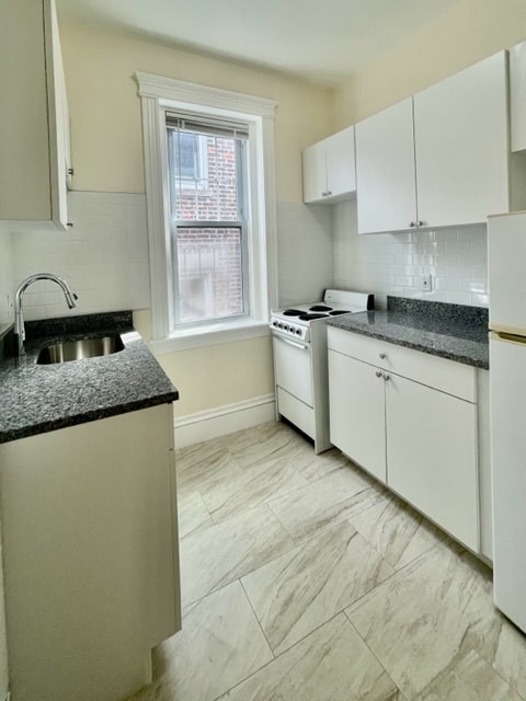 Building Photo - 27 Park Dr