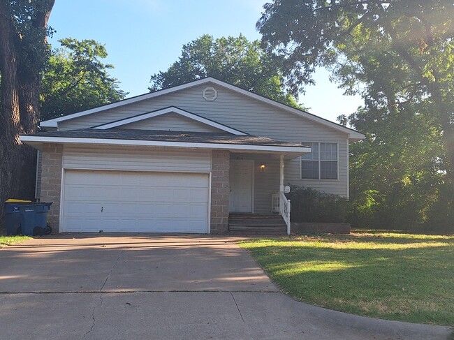 Photo - 816 W Brooke Ave