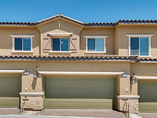 Photo - 21 Alamere Falls Dr