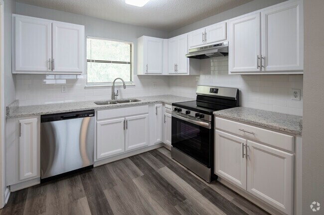 2BR, 2BA - 900SF - Kitchen - Sage Trail Apartments
