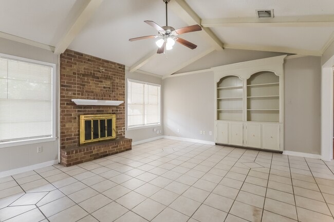 Photo - 222 Magic Oaks Dr