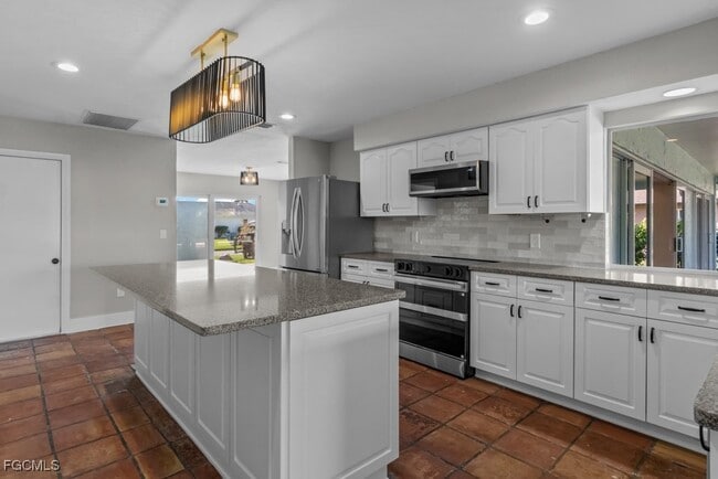 Photo - 1384 Burgundy Dr