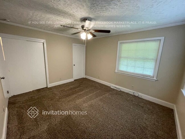 Photo - 208 N Milford Dr