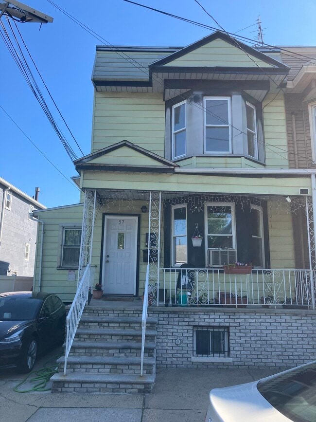 Building Photo - 57 Silver St Unit 2