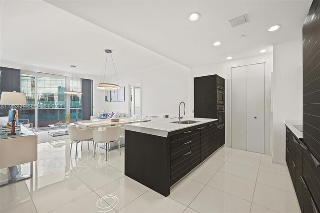 Photo - 200 Biscayne Boulevard Way
