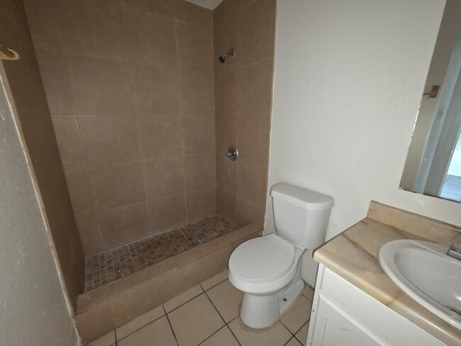 Photo - 2704 E Kearney St Unit 4