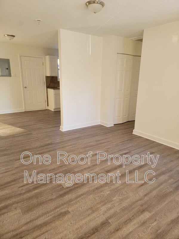 Photo - 2633 S 49th St