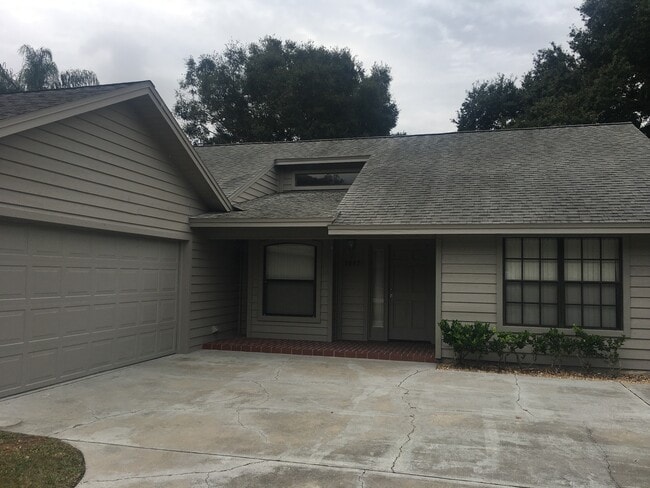 Building Photo - Three Bedroom Two Bath Home in N Lakeland
