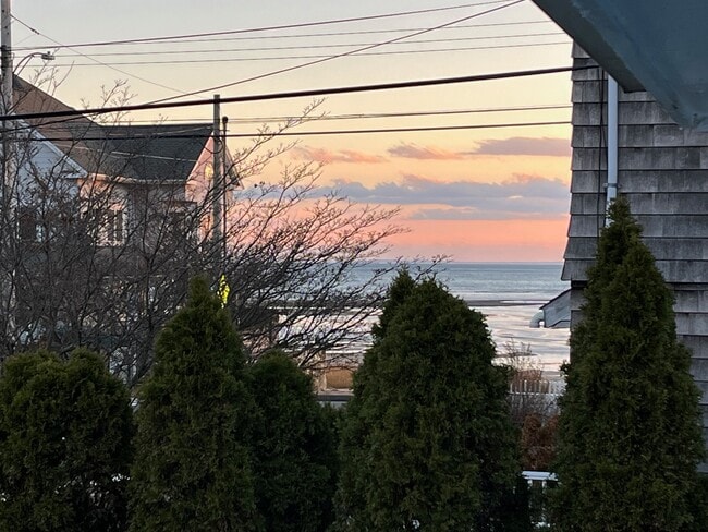 View Front Porch - 14 Nashawena Ave