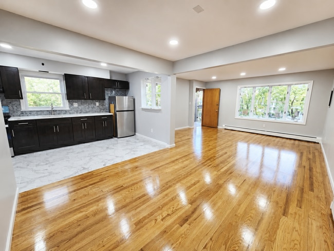 Building Photo - 147 McAdoo Ave Unit 1