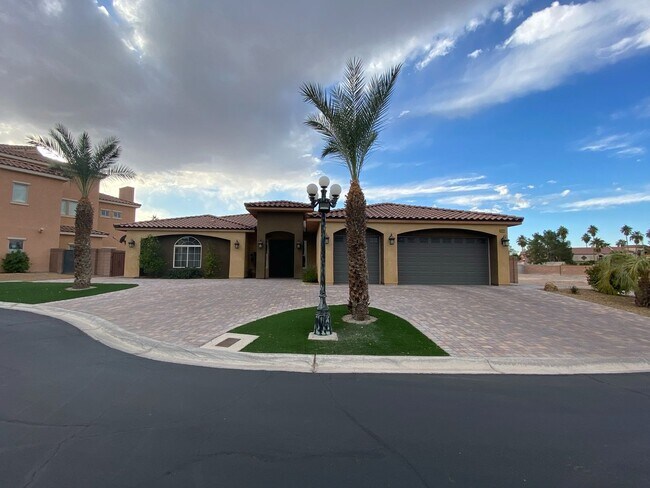 Building Photo - Modern & Custom Luxury Home in Gated Commu...