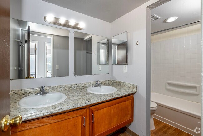 2BR, 1BA - 1,004SF - Bathroom