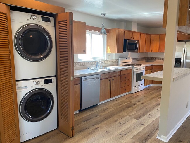 Photo - 6526 Van Noord Ave