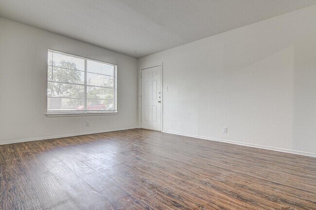 Photo - 5006 Brighton Rd