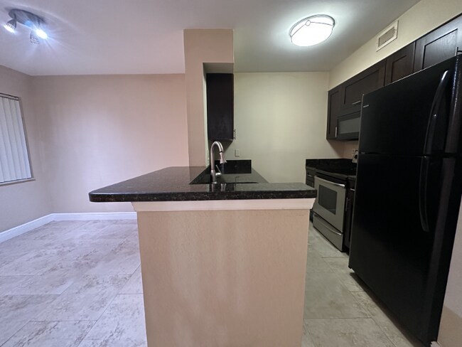 Photo - 2811 N Oakland Forest Dr Unidad 209