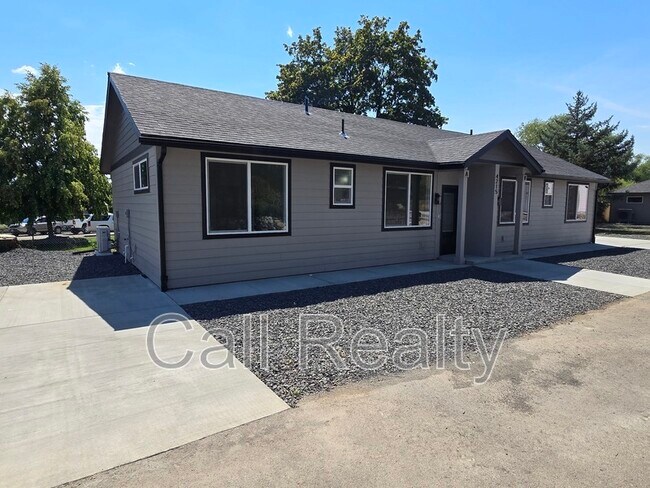 Building Photo - 4215 N Locust Rd Unit A Rental