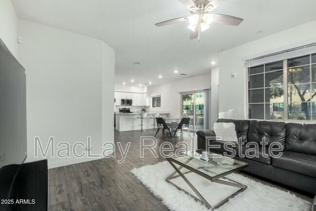 Photo - 1918 E Bridgeport Pkwy