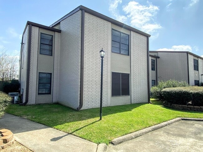 Building Photo - 4343 Canal St Unit A12