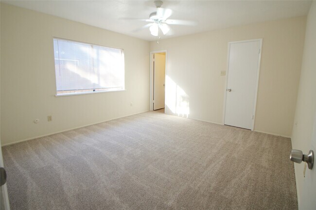 Photo - 5327 Karenbeth Dr