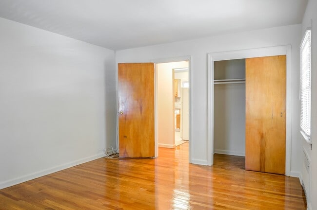 Royal Court Apartments, LLC