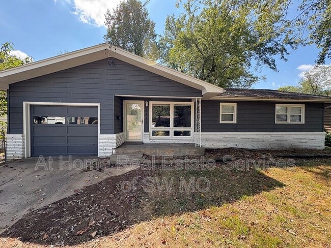 Building Photo - 2642 E Belmont St Rental