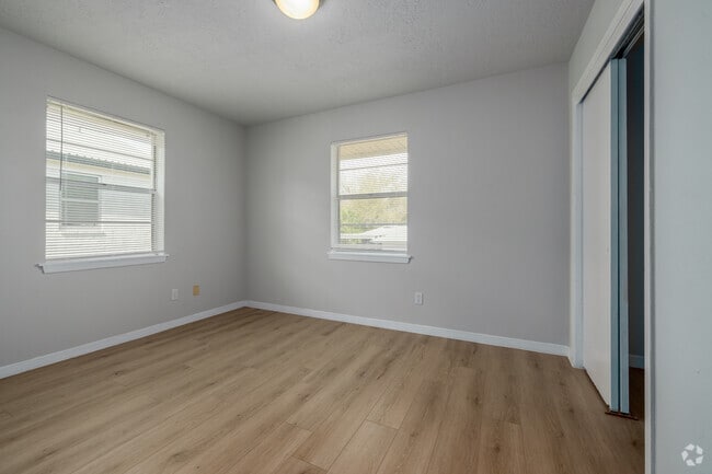 2BR, 1BA - 900SF - Bedroom