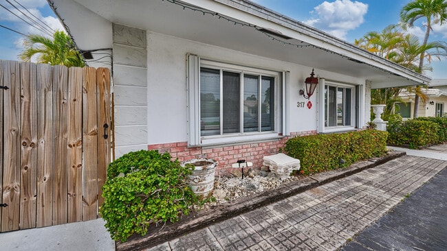 Building Photo - 317 SE 12th Ave Rental