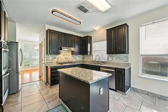 Photo - 2714 Chatsworth Dr