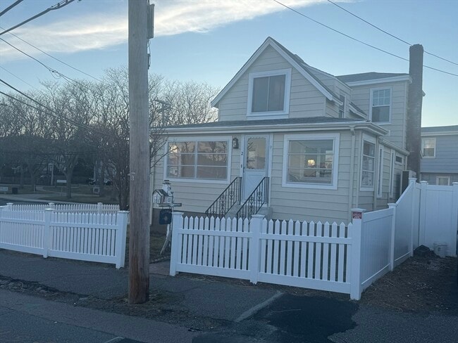 Building Photo - 2 Sea Ave