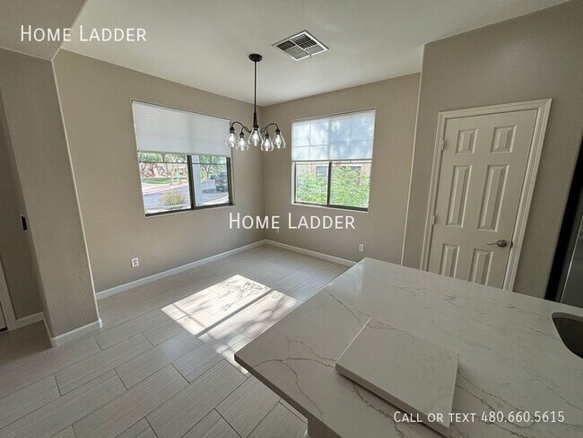 Photo - 105 E Palomino Dr