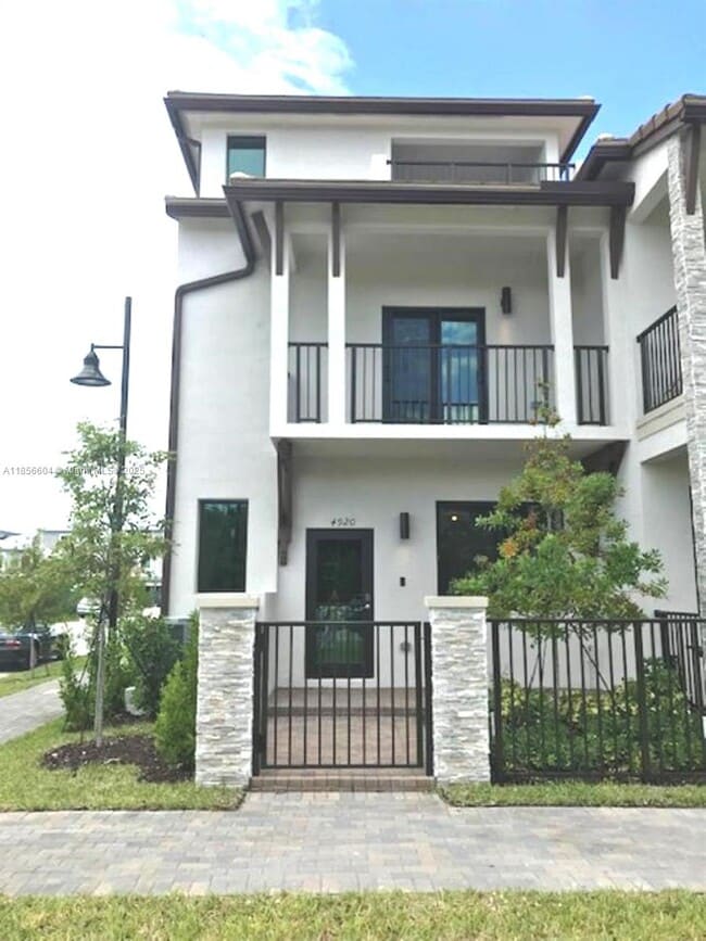 Building Photo - 4920 NW 83rd Ave Rental
