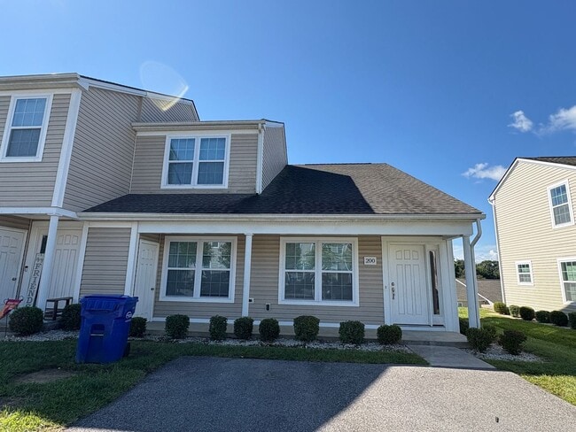 Building Photo - More units and move-in options available. Rental