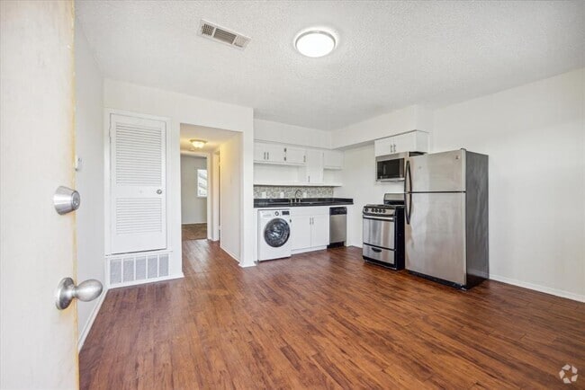 Building Photo - 2401 Manor Rd Unit 232A Rental