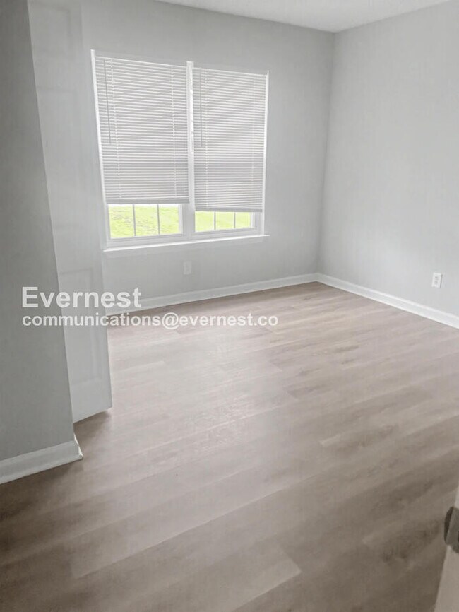 Photo - 3221 Lasalle St