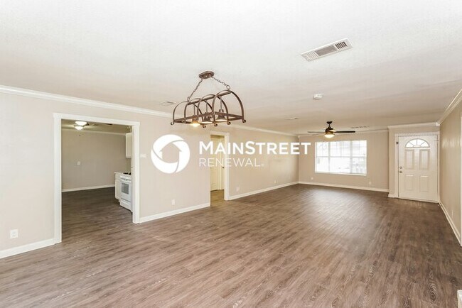 Photo - 3 Bedroom Pet-Friendly Home in North Richland Hills, TX with Main Street Renewal