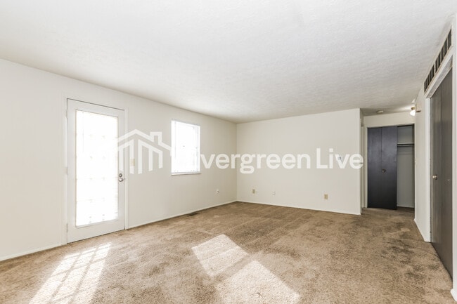 Photo - 8062 Mt Hood