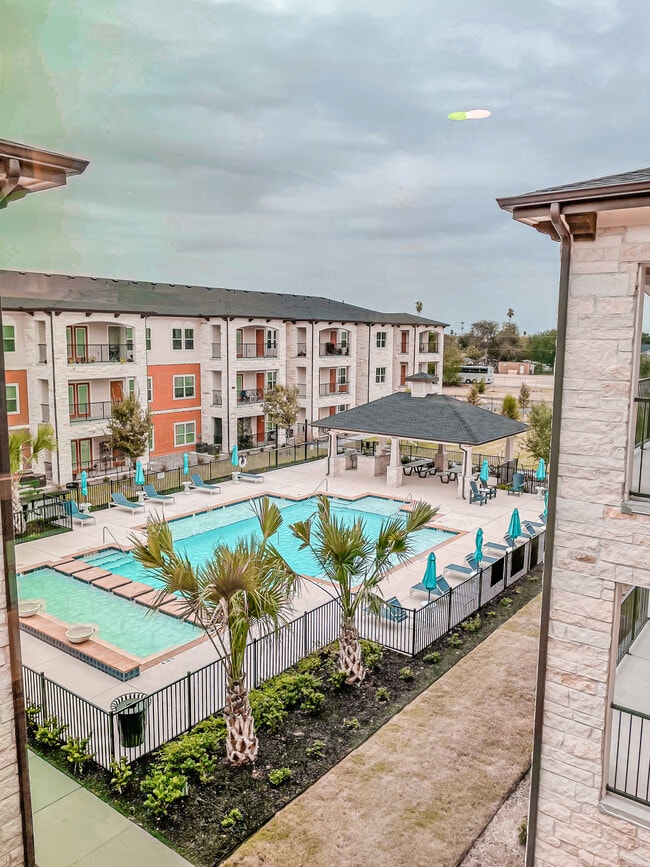 Building Photo - Avanti Legacy Valor Heights Rental
