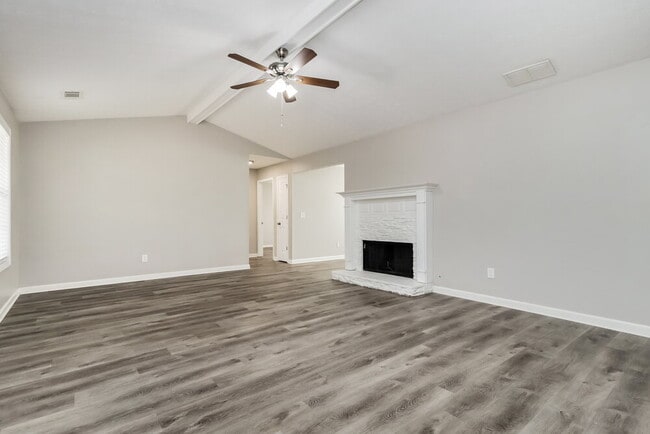 Photo - 335 Cattlemans Cir