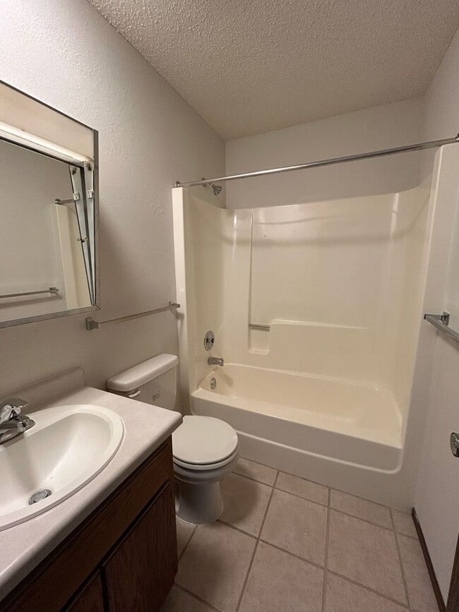 Photo - 1 Bedroom 1 Bathroom on the Second Floor. Unit RHS LONS-#16