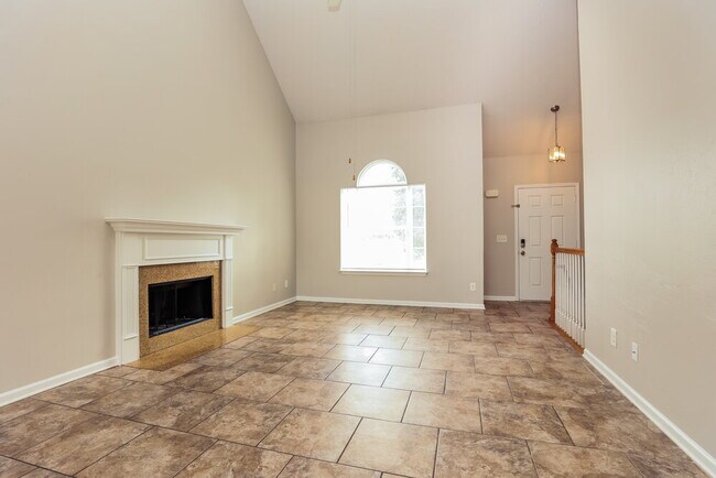 Photo - 1104 Harmony Ln