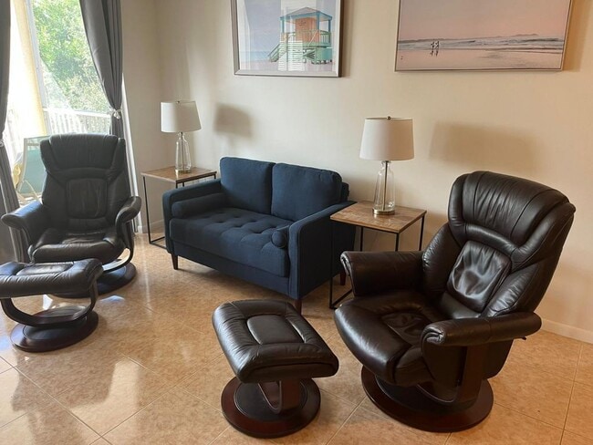 Photo - 353 S US Hwy 1 Unidad B309