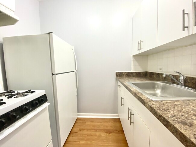 Photo - 4241 N Kenmore Ave Unit 106