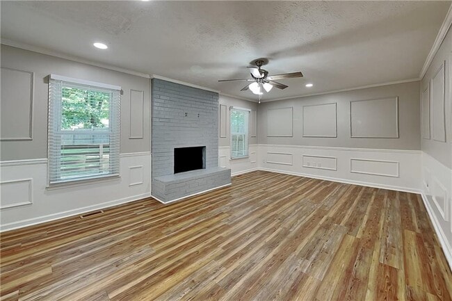6839 Woodcreek Ln