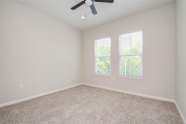 Photo - 4916 Sunbeam St