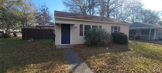 Building Photo - Very nice 2 bedroom/1 bath home with Centr...