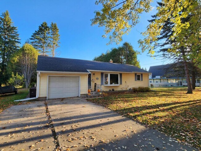 Photo - 1716 Menasha Ave