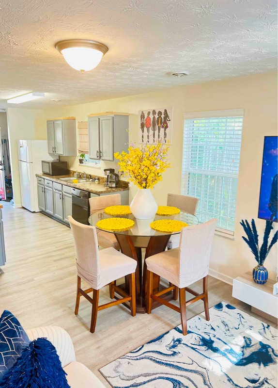 Photo - 215 E Oldham Ave