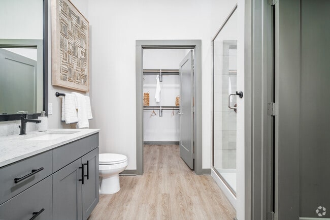 1BR, 1BA - 608SF - Bathroom