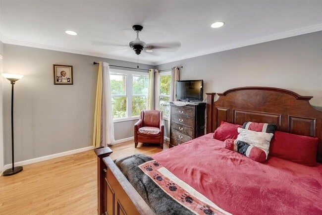 Photo - 522 Scott Ave