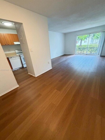 411 Executive Center Dr Unit 109